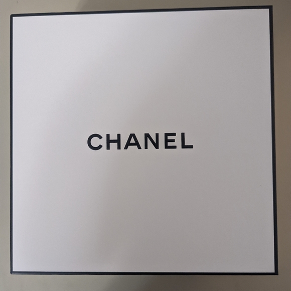 Chanel boxes, bag & Cards - Picture 2 of 8
